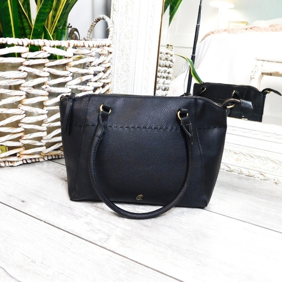 KATE & ALEX Handbags - NWOT- KATE & ALEX BLACK PEBBLED LTHR SHOULDER BAG